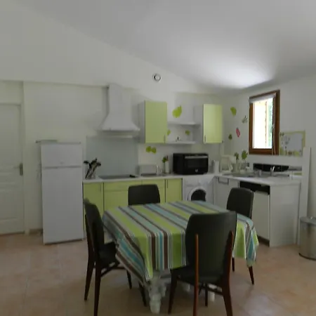 D'hotes L'hermitage Bed & Breakfast